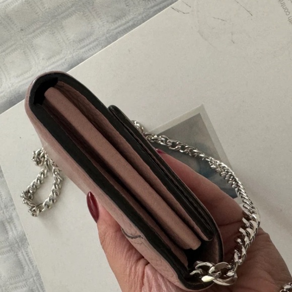 Louis Vuitton Capucines Wallet in Magnolia - Picture 4 of 16